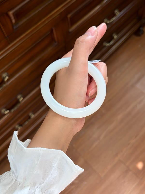 Mutton Fat White Jade Bangle